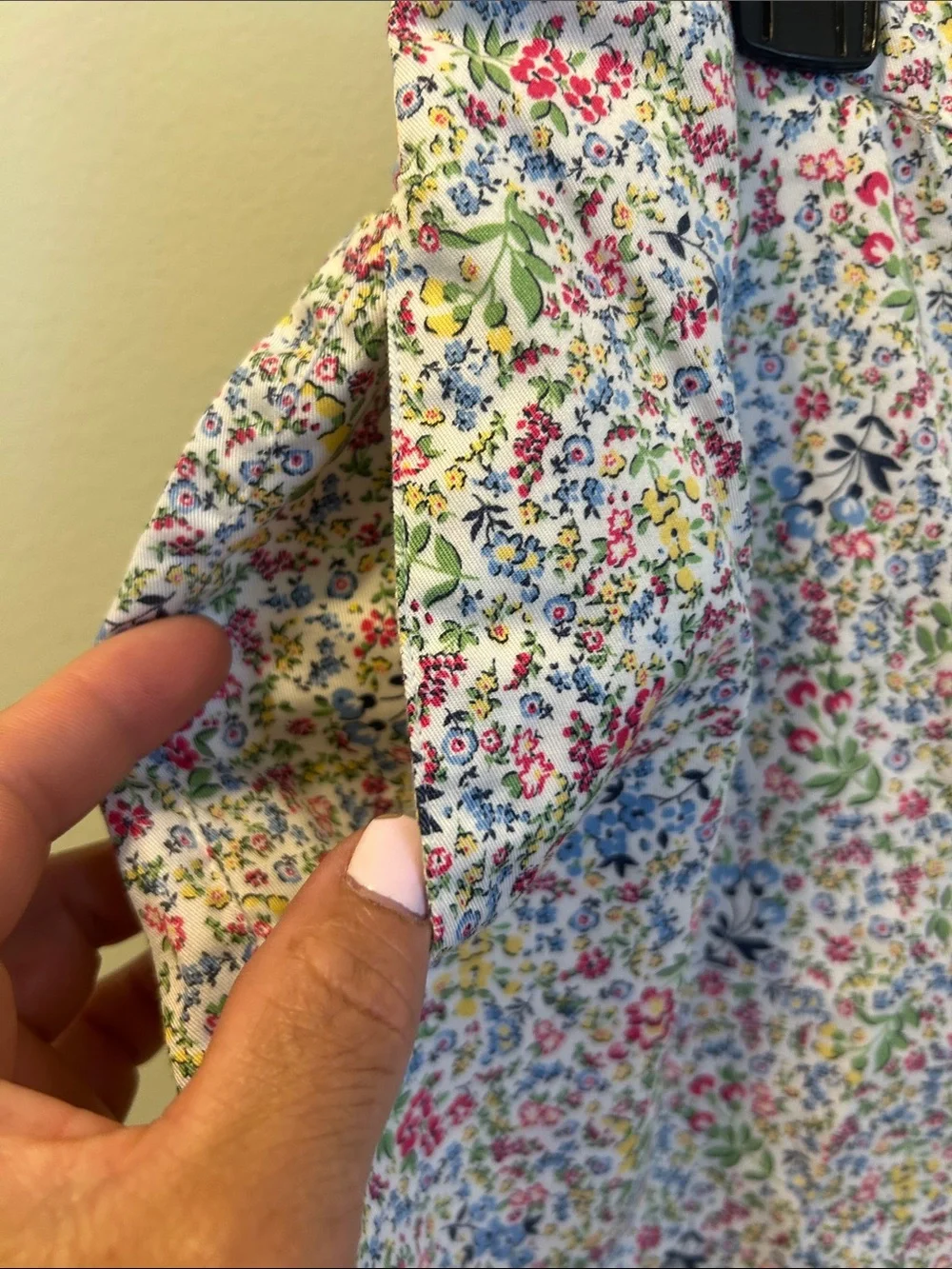 Liz Claiborne White Floral Print Flat Front women’s  Shorts